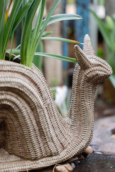 Cute Snail Statues, Garden Animal Statues, Snail Flowerpot for Garden Decoration, Unique Modern Garden Sculptures, Creative Villa Outdoor Gardening Ideas-artworkcanvas