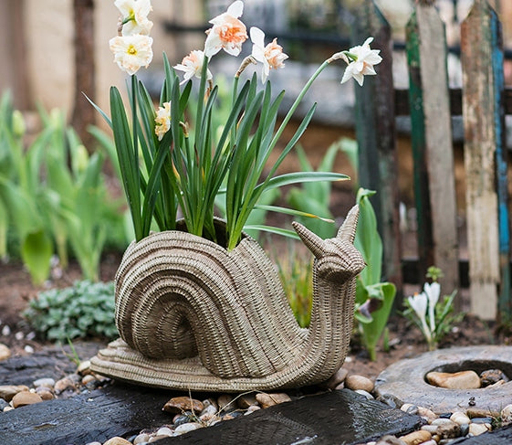 Cute Snail Statues, Garden Animal Statues, Snail Flowerpot for Garden Decoration, Unique Modern Garden Sculptures, Creative Villa Outdoor Gardening Ideas-artworkcanvas