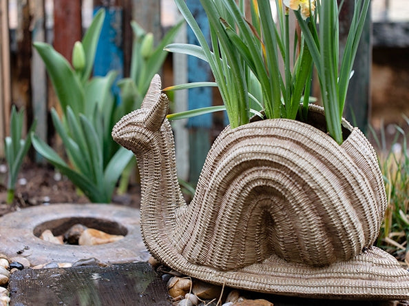 Cute Snail Statues, Garden Animal Statues, Snail Flowerpot for Garden Decoration, Unique Modern Garden Sculptures, Creative Villa Outdoor Gardening Ideas-artworkcanvas