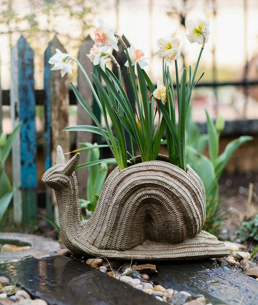 Cute Snail Statues, Garden Animal Statues, Snail Flowerpot for Garden Decoration, Unique Modern Garden Sculptures, Creative Villa Outdoor Gardening Ideas-artworkcanvas