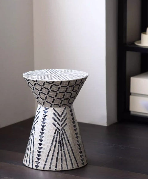 Contemporary Round Side Table, Creative Coffee Table, Bedside Small Side Table, Portable Casual Side Table, Shell Small Sofa Side Table-artworkcanvas