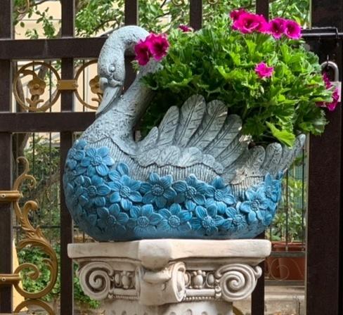 Large Swan Statue for Garden, Swan Flower Pot, Animal Statue for Garden Courtyard Ornament, Villa Outdoor Decor Gardening Ideas-artworkcanvas